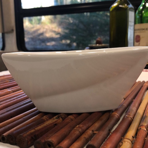 Sam & Squito Dining Sam Squito Smooth Curved 6 Triangular Bowl